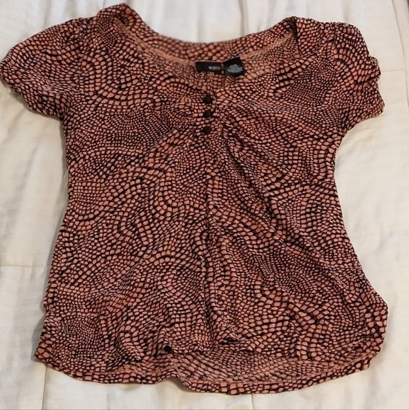 mixit top with little chocolate colored buttons Medium - Picture 1 of 6